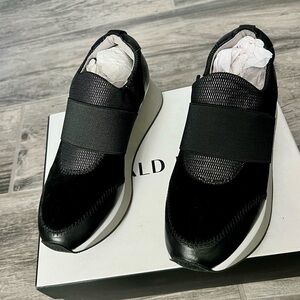 Donald Pliner Pelhamsy Stretch Mesh In Black